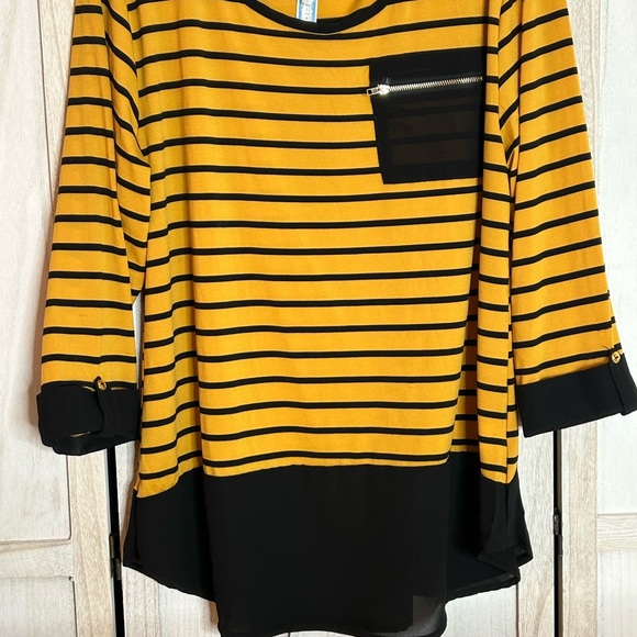 Women’s Ashley Blue top - Picture 3 of 6